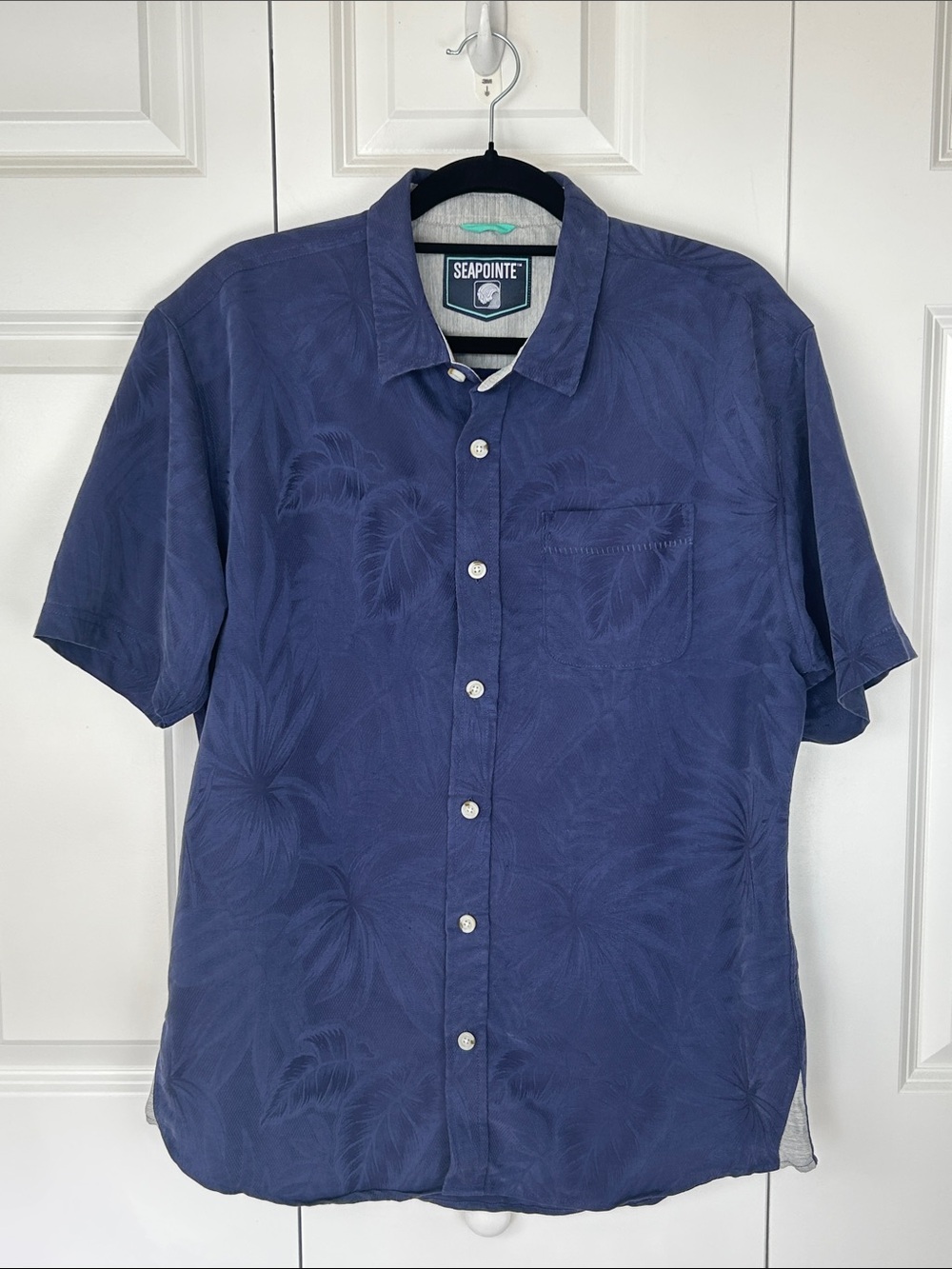 Seapointe Men's Short-Sleeve Button-Down Shirt in Navy Size Medium